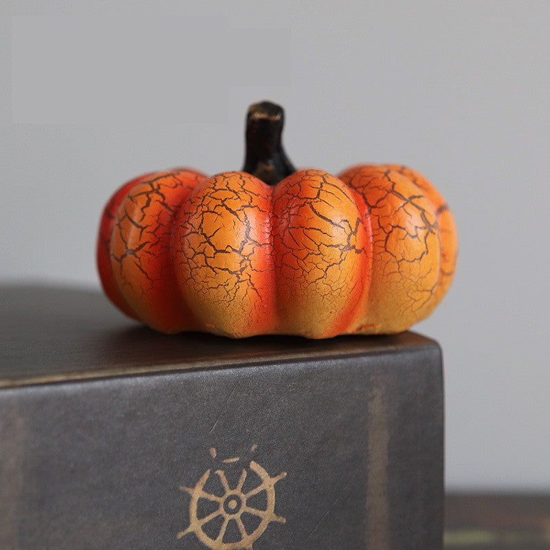 LoomTech™ Halloween Pumpkin LED Lantern – Realistic Resin Candle Lamp for Party & Home Decoration