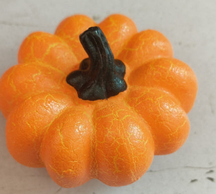 LoomTech™ Halloween Pumpkin LED Lantern – Realistic Resin Candle Lamp for Party & Home Decoration
