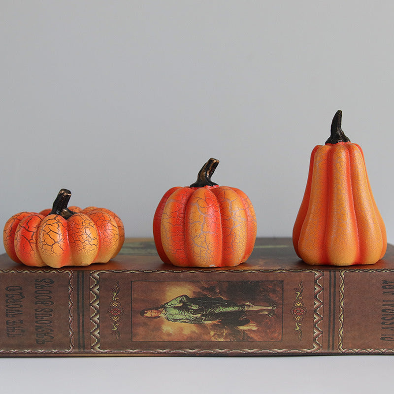 LoomTech™ Halloween Pumpkin LED Lantern – Realistic Resin Candle Lamp for Party & Home Decoration